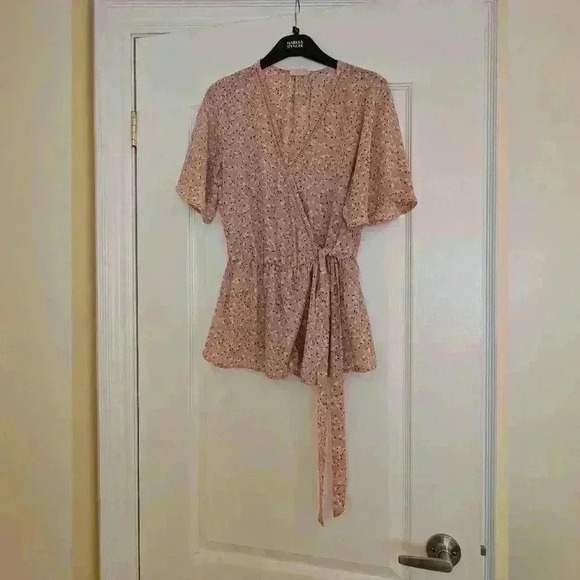 Sienna sky size medium pink blouse with white flowers - Picture 2 of 6